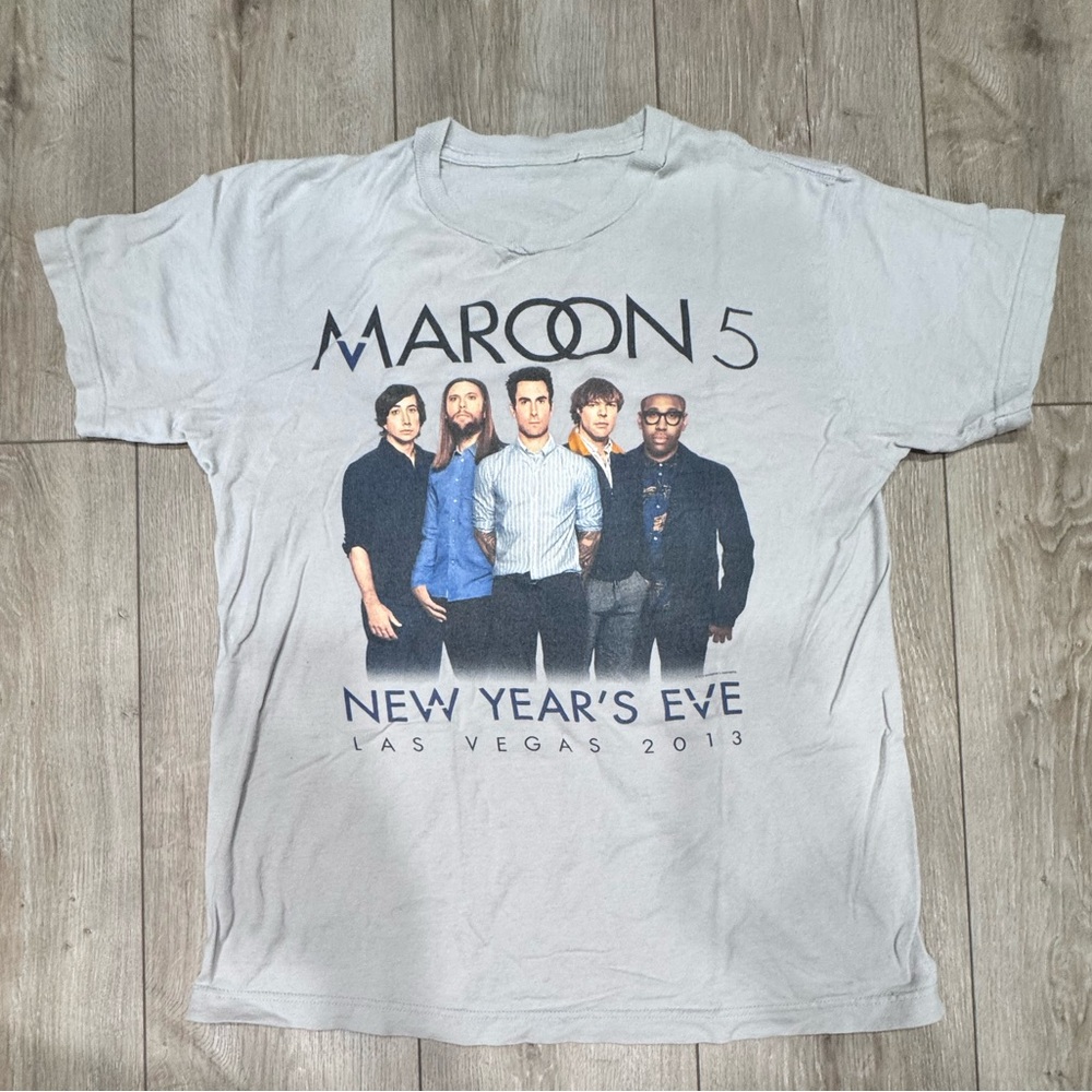 2013 Grey Maroon 5 Graphic T-Shirt Medium